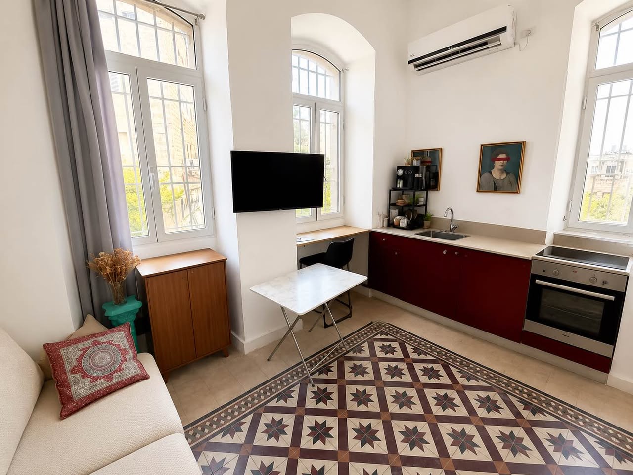 Mamilla — furnished studio, two minutes from the promenade